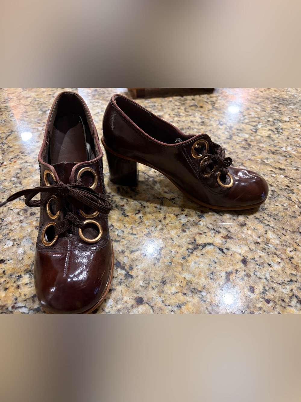 GUC, Size 6?, Vintage Brown Brown Leather Block Heel Oxfords